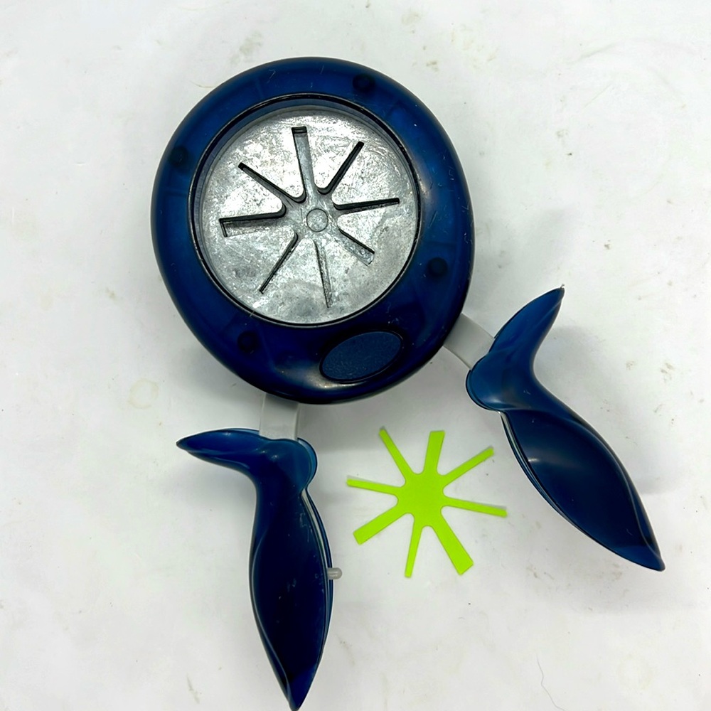 Fiskars Easy Squeeze Paper Punch Cutter Scrapbooking Crafting Star Flower Shape